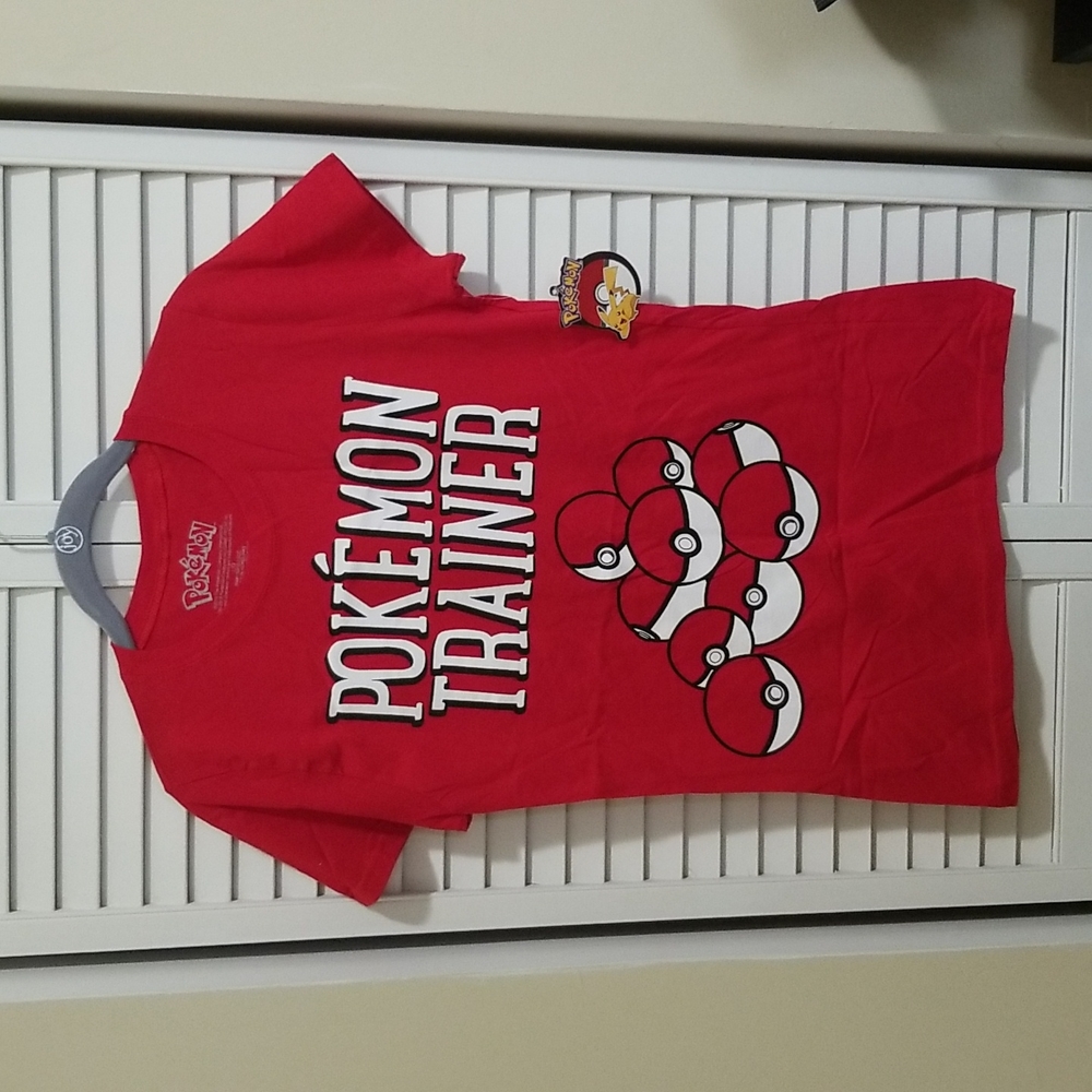 Pokemon tshirt size L